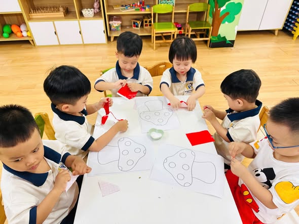 Xé dán giấy tạo hình cây nấm